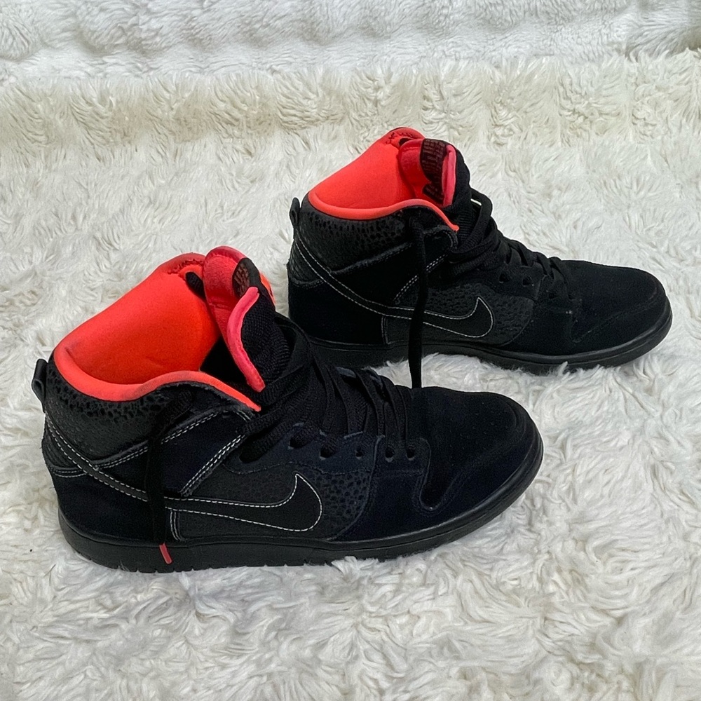 Nike SB Dunk High Black Safari Atomic Red